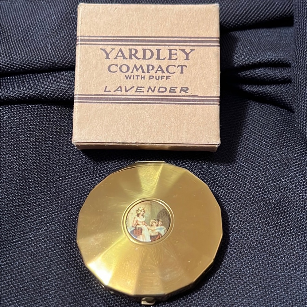 RARE NEW VINTAGE YARDLEY RACHEL LAVENDER BRASS COMPACT